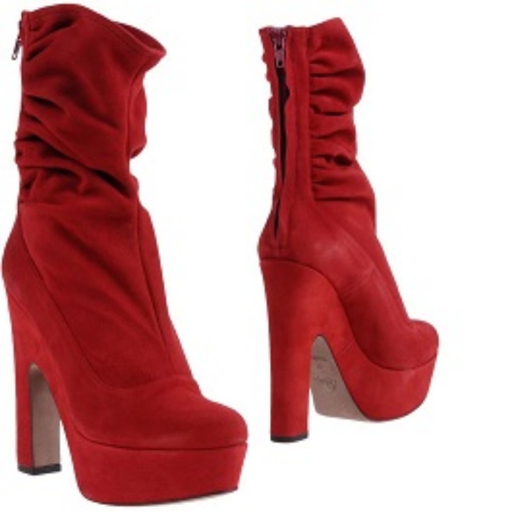 NIB Castaner red suede boots